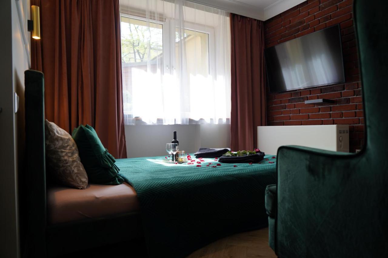 Jacuzzi Spa Apartment Krasków Exteriör bild