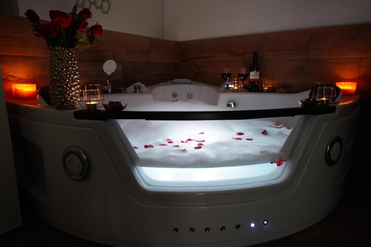 Jacuzzi Spa Apartment Krasków Exteriör bild